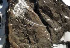 a-glider-in-the-mountains-2