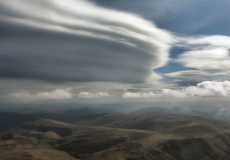 nw-wave-cloud-over-the-black-mountains