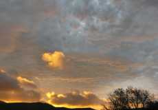 sunrise-at-bmgc-with-a-strong-se-wind-blowin